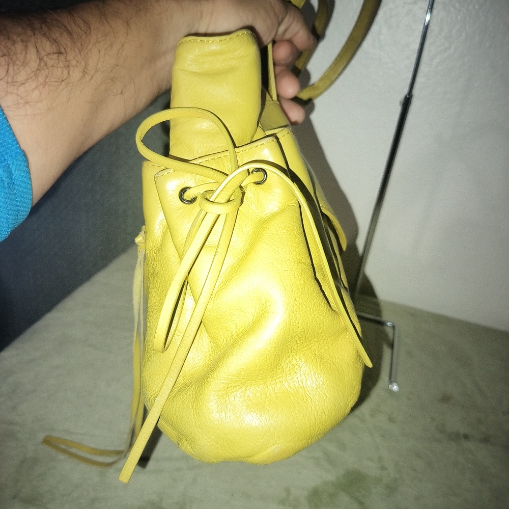 Botkier Yellow Leather Shoulder Bag. - Picture 6 of 15